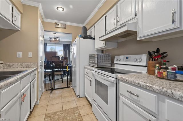 810 Nottaway DR, Chesapeake, VA 23320