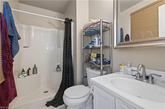 810 Nottaway DR, Chesapeake, VA 23320