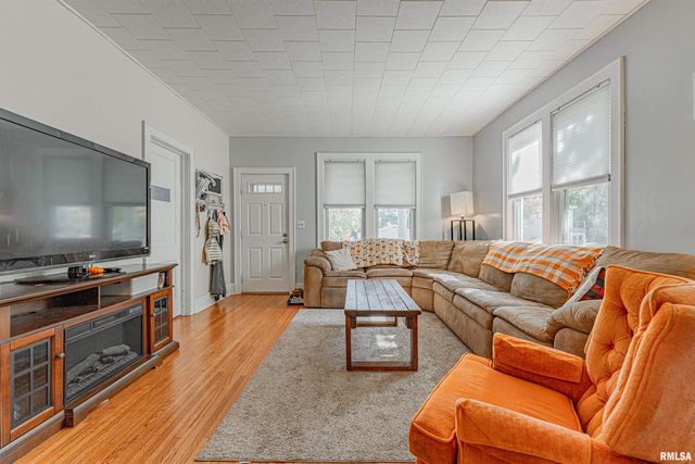 110 S GARDEN Street, Mt Pulaski, IL 62548