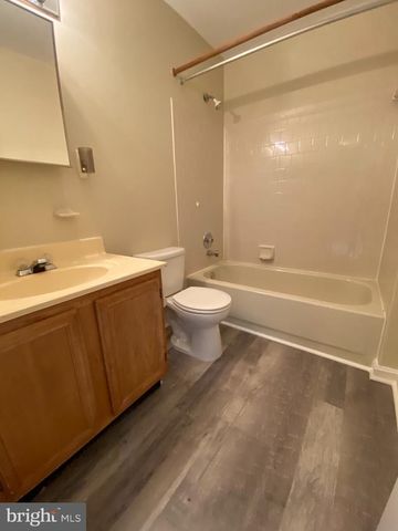 8701 POINT OF WOODS DR, Manassas, VA 20110