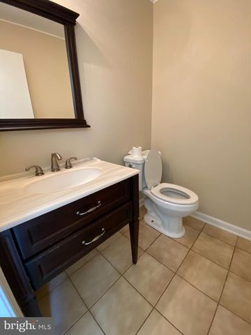8701 POINT OF WOODS DR, Manassas, VA 20110