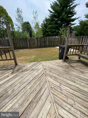 8701 POINT OF WOODS DR, Manassas, VA 20110