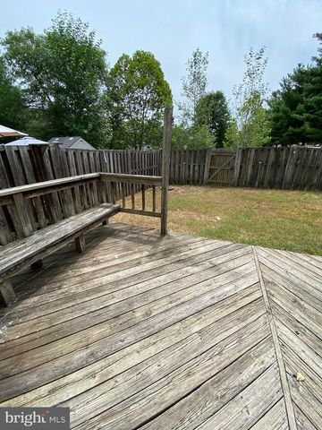 8701 POINT OF WOODS DR, Manassas, VA 20110