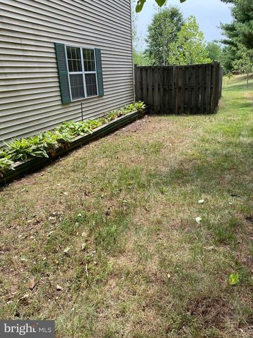 8701 POINT OF WOODS DR, Manassas, VA 20110