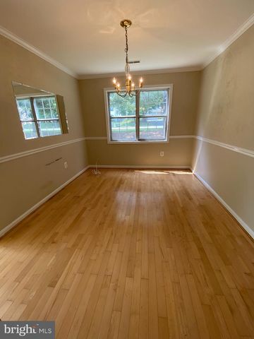 8701 POINT OF WOODS DR, Manassas, VA 20110