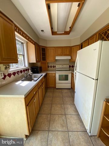 8701 POINT OF WOODS DR, Manassas, VA 20110