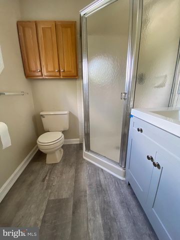 8701 POINT OF WOODS DR, Manassas, VA 20110