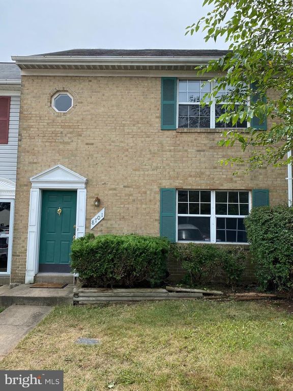 8701 POINT OF WOODS DR, Manassas, VA 20110