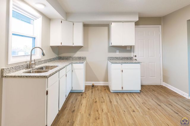 2030 SE 37th ST, Topeka, KS 66605