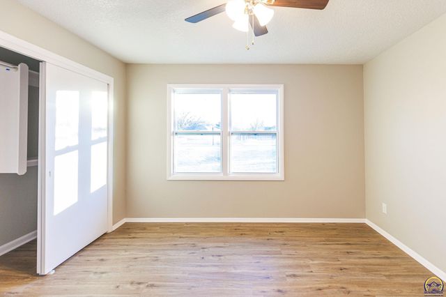 2030 SE 37th ST, Topeka, KS 66605