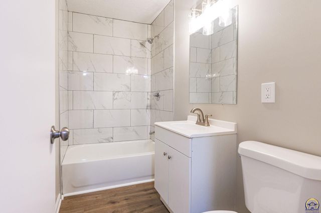 2030 SE 37th ST, Topeka, KS 66605