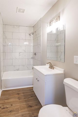 2030 SE 37th ST, Topeka, KS 66605