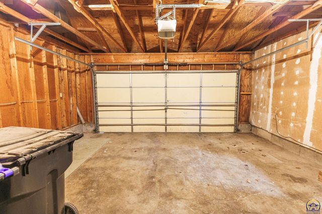 2030 SE 37th ST, Topeka, KS 66605