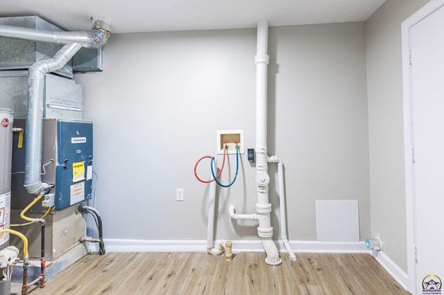 2030 SE 37th ST, Topeka, KS 66605