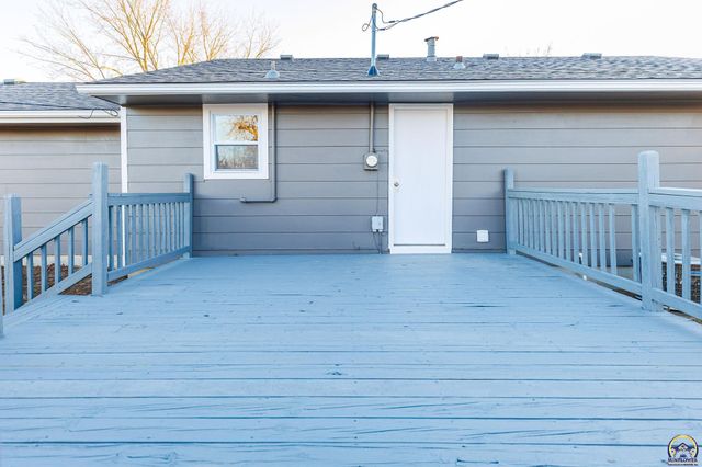 2030 SE 37th ST, Topeka, KS 66605