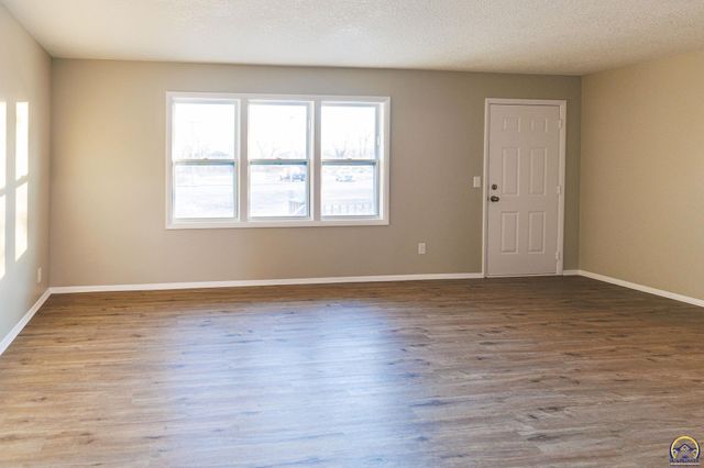 2030 SE 37th ST, Topeka, KS 66605