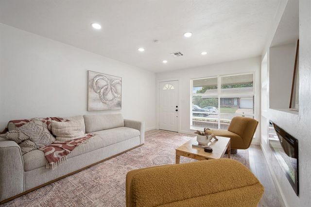 10504 Sunnymeade Place, Oklahoma City, OK 73120