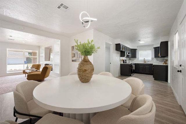 10504 Sunnymeade Place, Oklahoma City, OK 73120