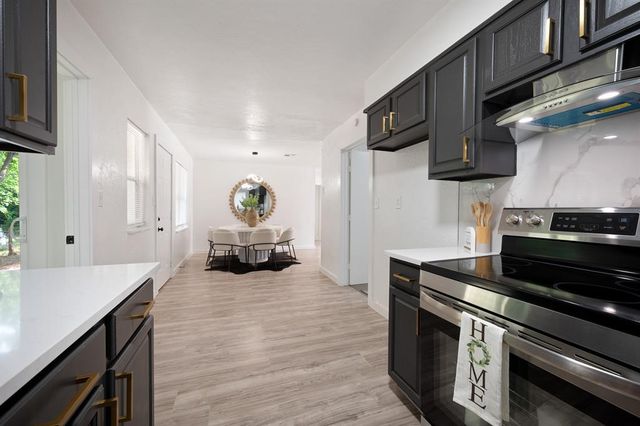 10504 Sunnymeade Place, Oklahoma City, OK 73120