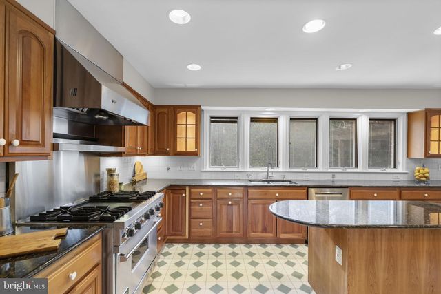 8701 CROMWELL DR, Springfield, VA 22151