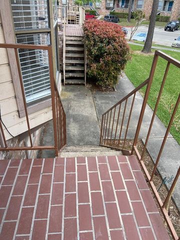 2203 Place Rebecca Lane C5, Houston, TX 77090