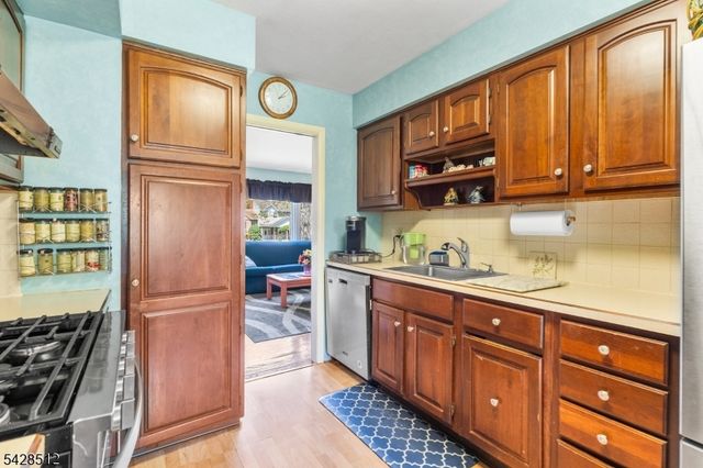 37 Manchester Way, Montville Twp., NJ 07058