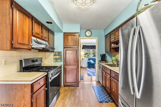 37 Manchester Way, Montville Twp., NJ 07058