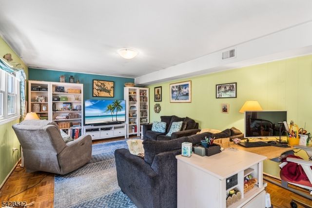 37 Manchester Way, Montville Twp., NJ 07058