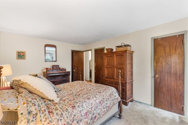 37 Manchester Way, Montville Twp., NJ 07058
