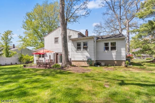 37 Manchester Way, Montville Twp., NJ 07058