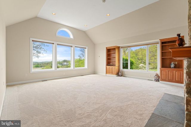 8300 FALCON GLEN RD, Warrenton, VA 20186