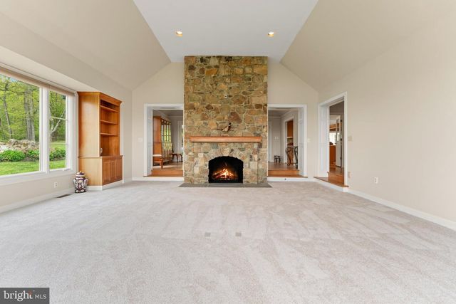 8300 FALCON GLEN RD, Warrenton, VA 20186