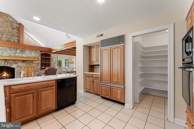 8300 FALCON GLEN RD, Warrenton, VA 20186