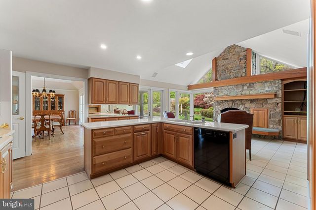 8300 FALCON GLEN RD, Warrenton, VA 20186