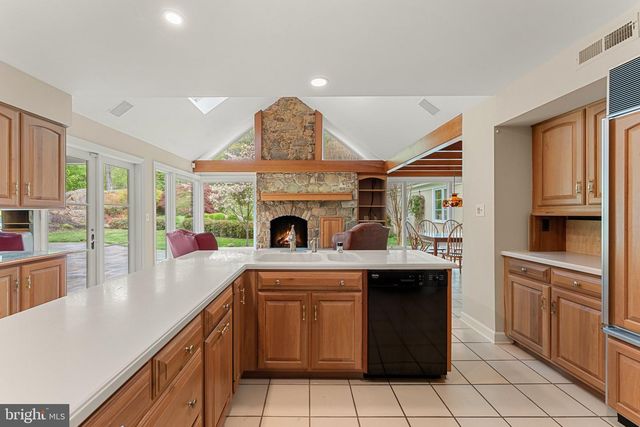 8300 FALCON GLEN RD, Warrenton, VA 20186