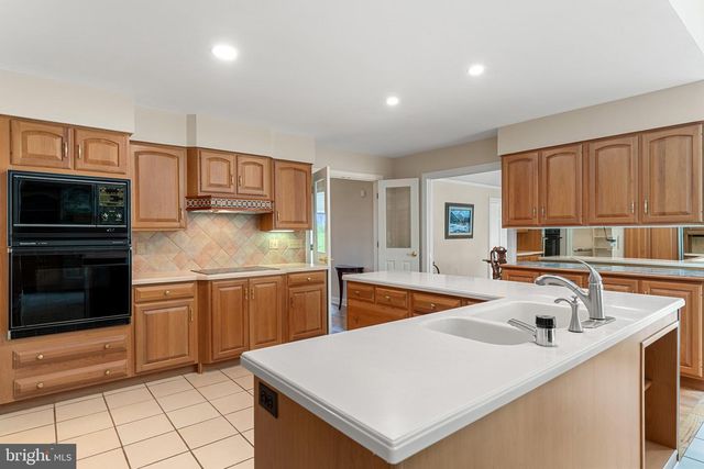 8300 FALCON GLEN RD, Warrenton, VA 20186