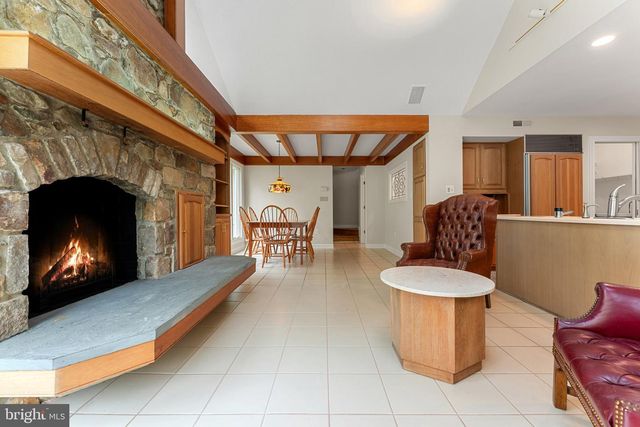 8300 FALCON GLEN RD, Warrenton, VA 20186