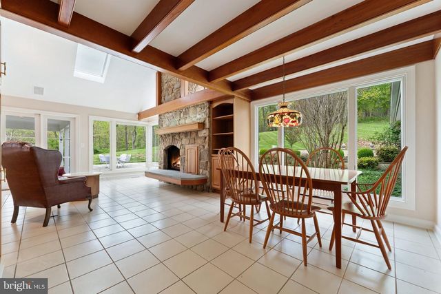 8300 FALCON GLEN RD, Warrenton, VA 20186