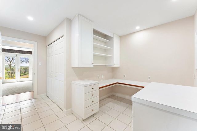 8300 FALCON GLEN RD, Warrenton, VA 20186