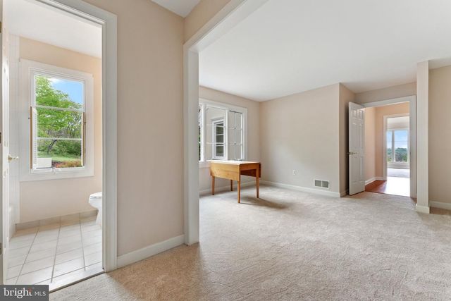 8300 FALCON GLEN RD, Warrenton, VA 20186