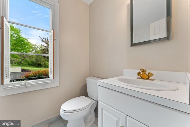 8300 FALCON GLEN RD, Warrenton, VA 20186