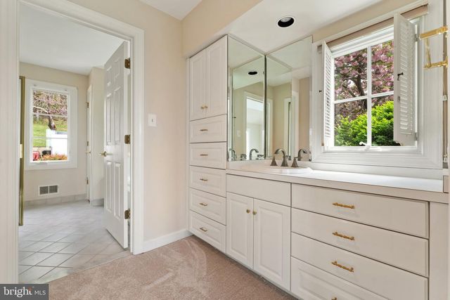 8300 FALCON GLEN RD, Warrenton, VA 20186