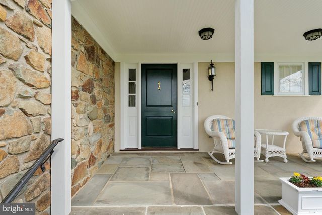 8300 FALCON GLEN RD, Warrenton, VA 20186