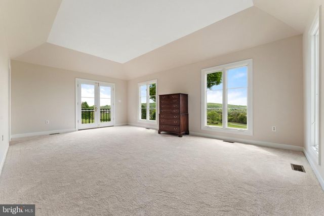 8300 FALCON GLEN RD, Warrenton, VA 20186