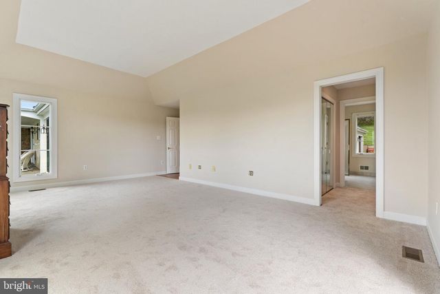 8300 FALCON GLEN RD, Warrenton, VA 20186