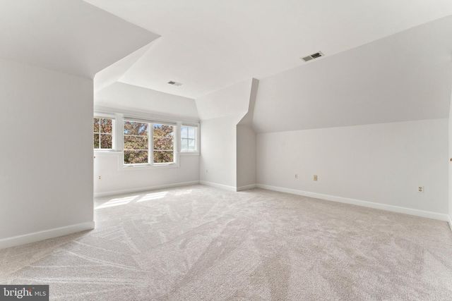 8300 FALCON GLEN RD, Warrenton, VA 20186