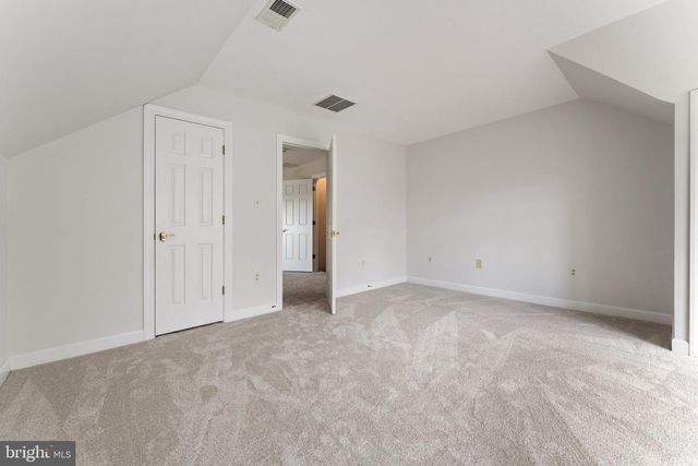 8300 FALCON GLEN RD, Warrenton, VA 20186