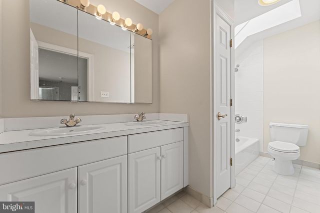 8300 FALCON GLEN RD, Warrenton, VA 20186