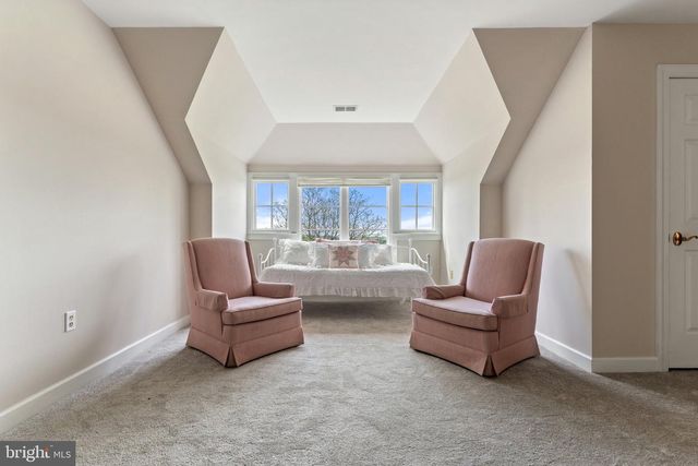 8300 FALCON GLEN RD, Warrenton, VA 20186