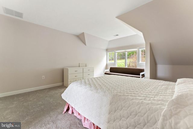 8300 FALCON GLEN RD, Warrenton, VA 20186